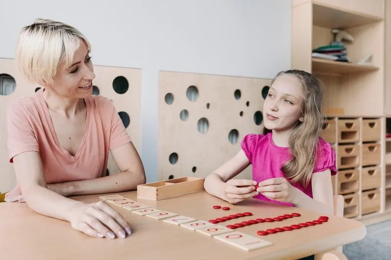 Najskuteczniejsze pomoce w terapii pedagogicznej: jak dokonać właściwego wyboru?