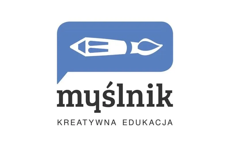 Zabawa w nauczycielkę: Jak kreatywna edukacja może wzbogacić czas spędzany w domu