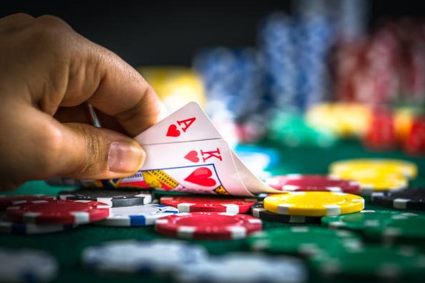 Poker online: Poruszanie się po świecie wirtualnych gier karcianych